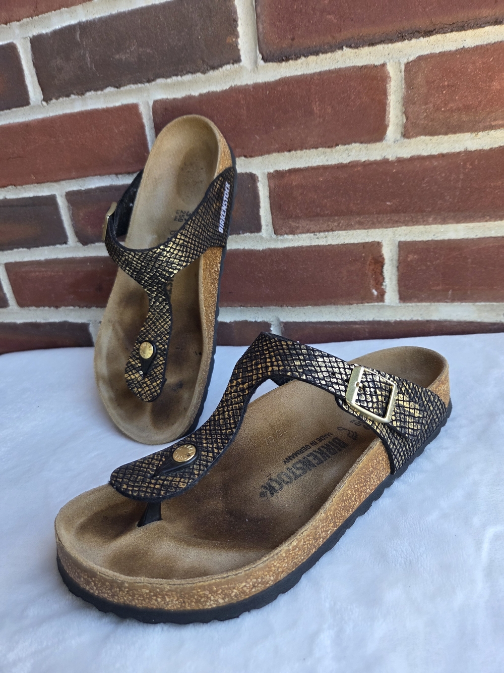 Birkenstock Gizeh Black Gold Metallic Reptile Sandals EU 39 US 8-8.5